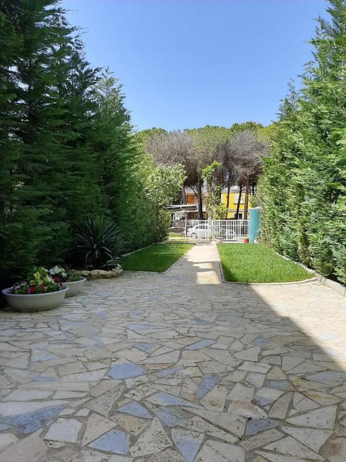 Villa Leyland Golem  Esterno foto