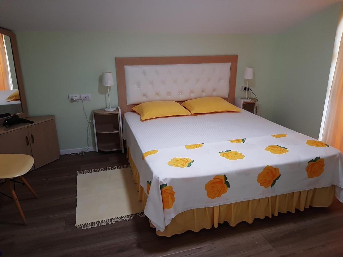 Villa Leyland Golem  Esterno foto